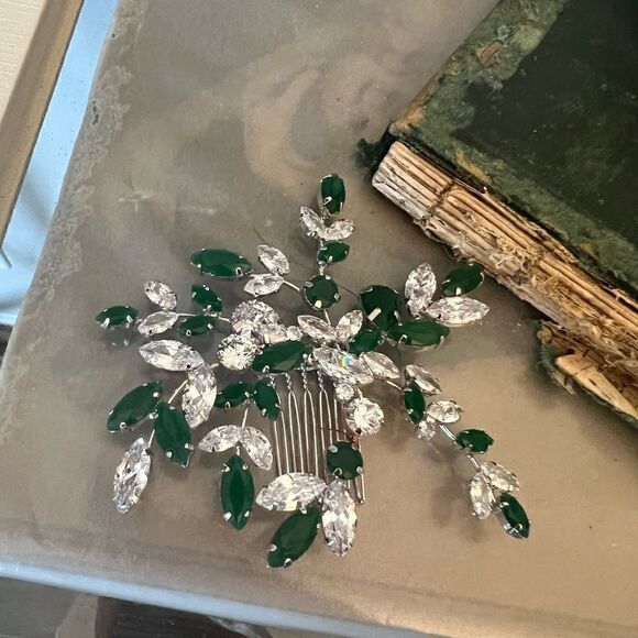 Stunning Ellee Couture emerald green crystal bridal promo hair comb. main image 4